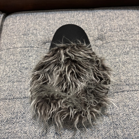 Visor Cap with Fake Hair - Picture 3 of 7